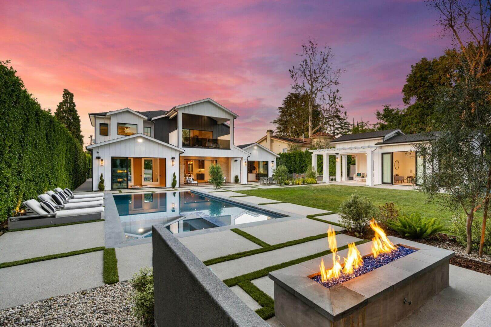 Tarzana fire feature